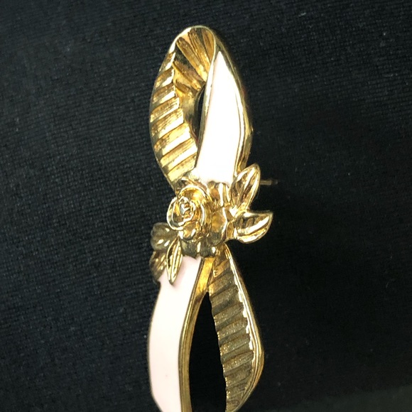 AVON BREAST CANCER AWARENESS PIN w/Rose blossom in light pink and gold. - Picture 4 of 6